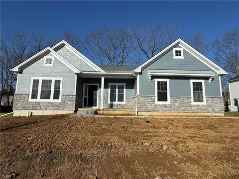 278 Hollow View Dr #6, Forks Twp, PA 18040