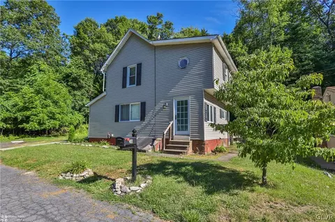 38 10th St, Wind Gap, PA 18091