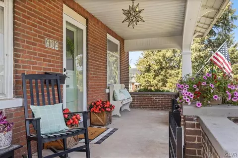 212 E High St, Hellertown, PA 18055 photo 5