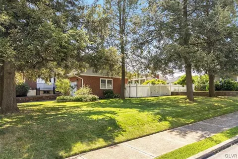 212 E High St, Hellertown, PA 18055 photo 30