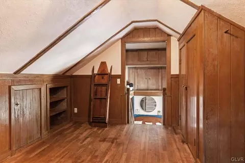 212 E High St, Hellertown, PA 18055 photo 19