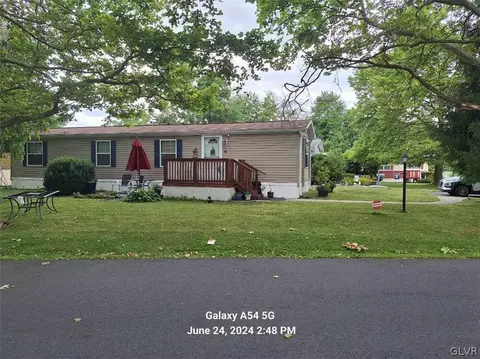 6 Spruce St, Bath, PA 18014