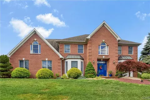 34 Carousel Ln, Palmer Township, PA 18045