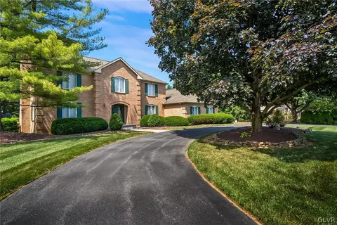 640 W Macada Rd, Bethlehem, PA 18017