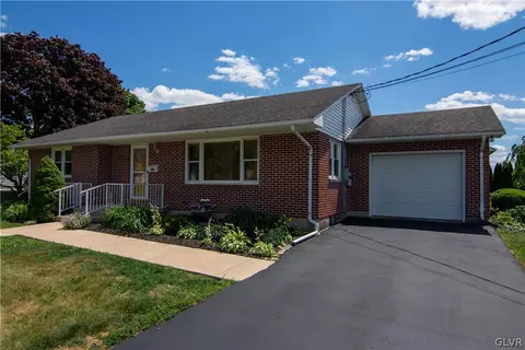 105 E 2nd St, Wind Gap, PA 18091