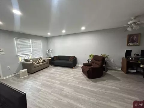 2858 Rhonda Ln, Allentown City, PA 18103