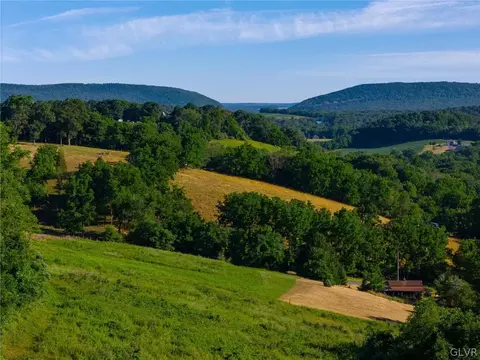 2104 Ranch Rd, North Whitehall Twp, PA 18080