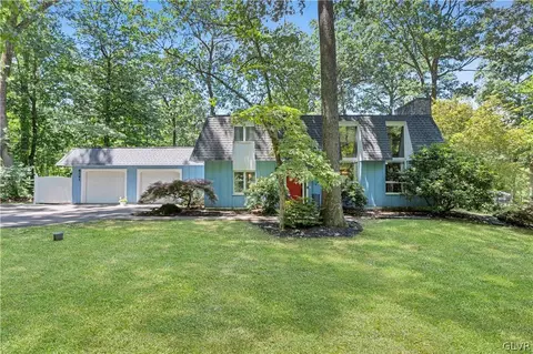 8791 School House Ln, Coopersburg, PA 18036
