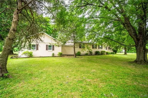 3499 Daniels Rd, Nazareth, PA 18064