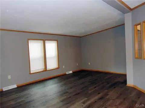 15 Brookside Dr, Bath, PA 18014 photo 10