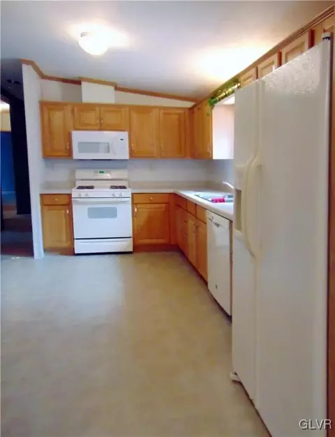 15 Brookside Dr, Bath, PA 18014 photo 3
