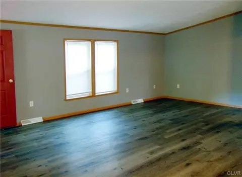 15 Brookside Dr, Bath, PA 18014 photo 8