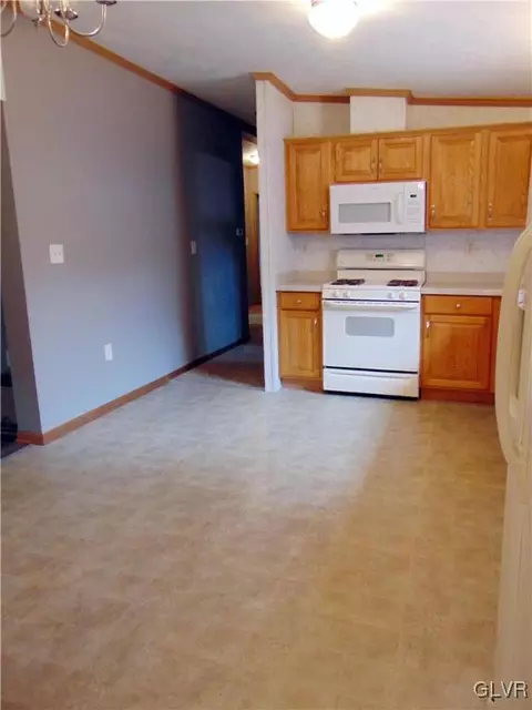 15 Brookside Dr, Bath, PA 18014 photo 4