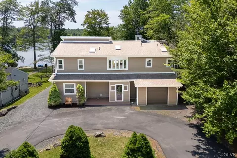6035 Boardwalk Dr, Coolbaugh Twp, PA 18466
