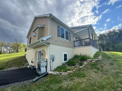 861 Bushkill Dr, Bath, PA 18014 photo 15