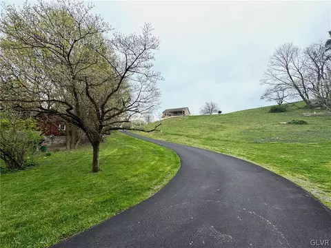 861 Bushkill Dr, Bath, PA 18014 photo 20