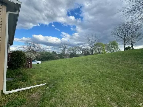 861 Bushkill Dr, Bath, PA 18014 photo 13