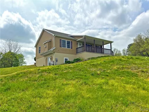861 Bushkill Dr, Bath, PA 18014 photo 17