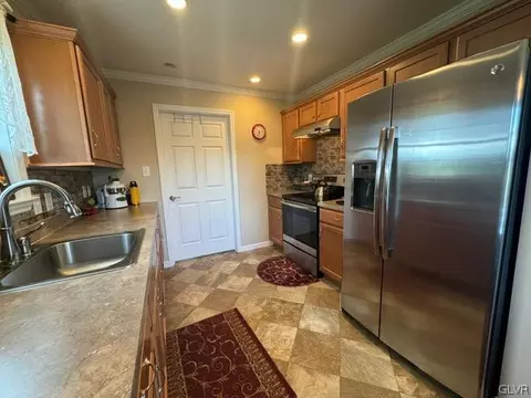 861 Bushkill Dr, Bath, PA 18014 photo 8