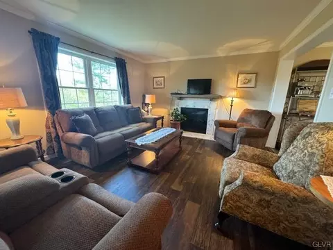 861 Bushkill Dr, Bath, PA 18014 photo 5