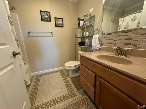 861 Bushkill Dr, Bath, PA 18014 photo 10