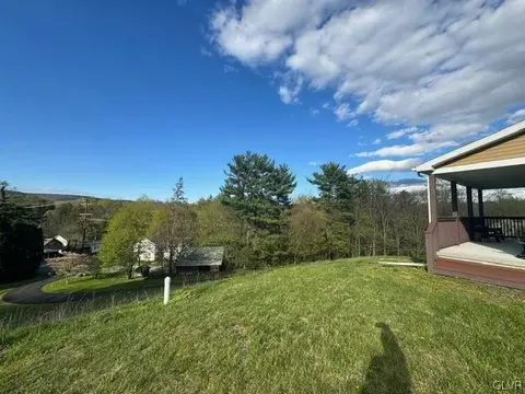 861 Bushkill Dr, Bath, PA 18014 photo 2