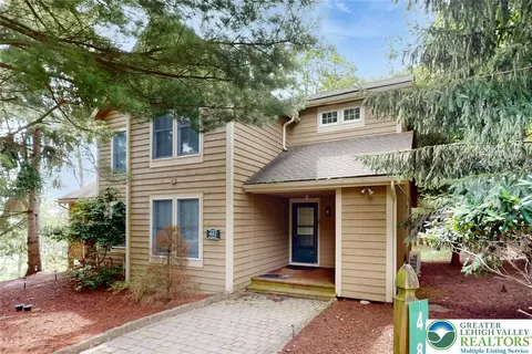 482 Spruce Dr, Tannersville, PA 18372