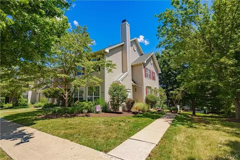 1925 Pine Ct, Hellertown, PA 18055