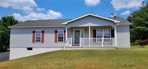 7305 Hamm Ct, Kempton, PA 19529