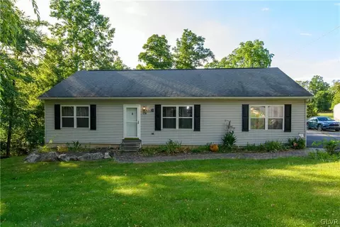 6315 Woodlawn Dr, Zionsville, PA 18092