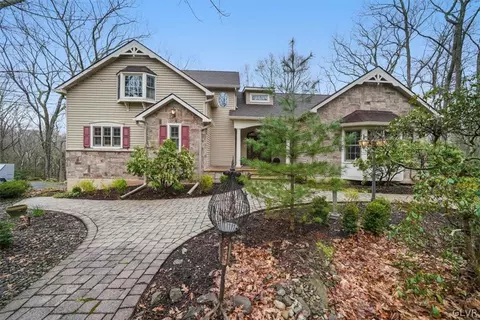 200 Goldrush Dr, Hawley, PA 18428