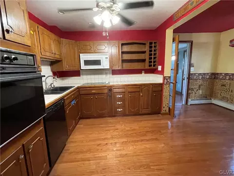 1651 Main St, Bethlehem, PA 18018 photo 2