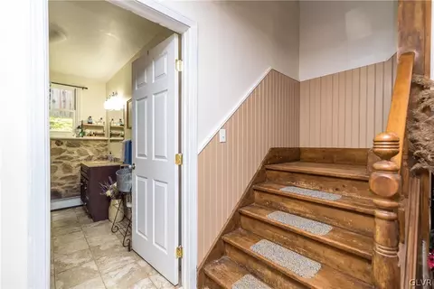 1826 Jamicky Ln, Hellertown, PA 18055 photo 12