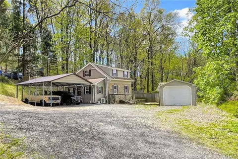 1826 Jamicky Ln, Hellertown, PA 18055