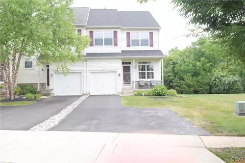 1177 Tudor Dr, Breinigsville, PA 18031