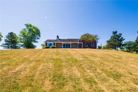 5064 Trexler Rd, Schnecksville, PA 18078