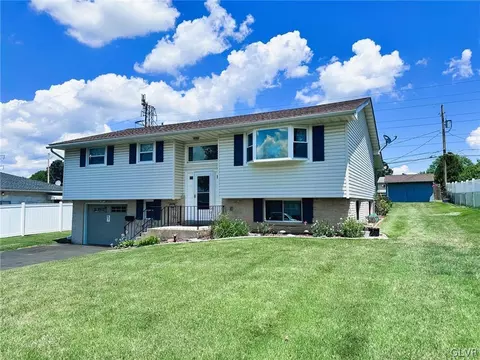 121 Circle Dr, Catasauqua, PA 18032