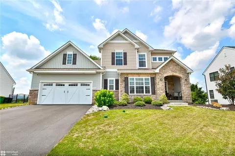 3370 Coventry Dr, Macungie, PA 18062