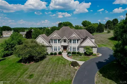 4110 Cottage Ln, Bethlehem, PA 18020