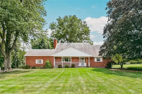 5488 Susan Rd, Coopersburg, PA 18036