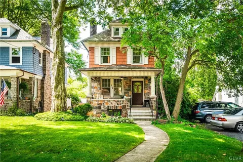 216 N 14th St, Easton, PA 18042