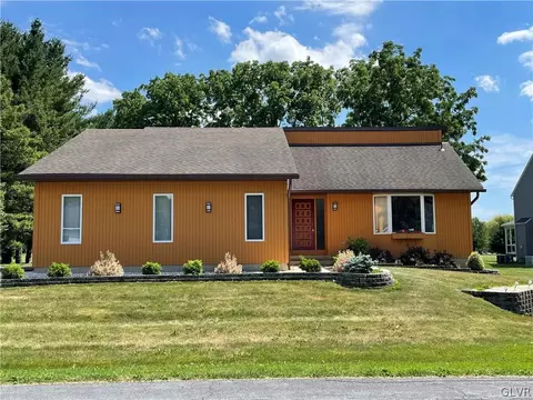 4545 Graystone Dr, Nazareth, PA 18064