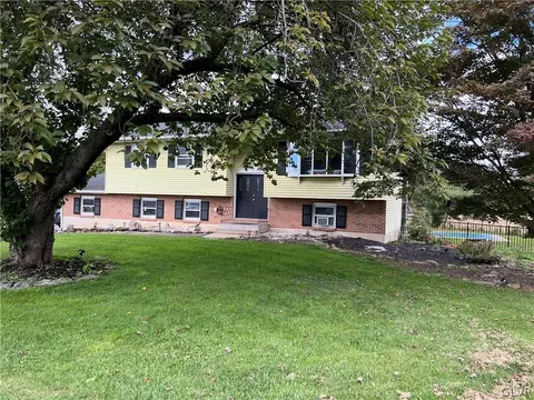 4434 Hilltop Cir, Bethlehem, PA 18020