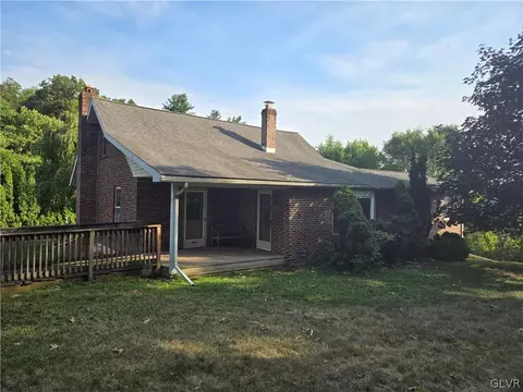 528 Old Main St, Walnutport, PA 18088