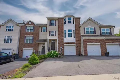 5224 Spring Ridge Dr E, Macungie, PA 18062
