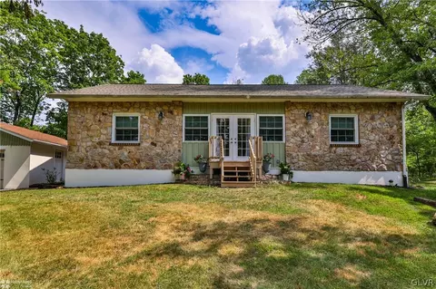 1626 Station Ave, Saucon Twp, PA 18034