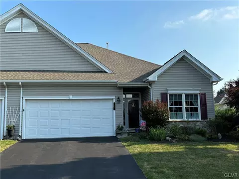 42 Glenmoor Cir N, Palmer Township, PA 18045