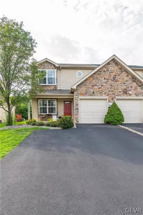 5615 Stonecroft Ln, Allentown, PA 18106