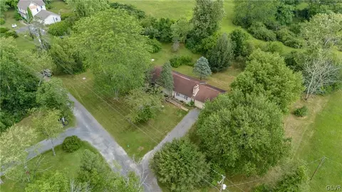 2514 Chestnut St, Brodheadsville, PA 18322