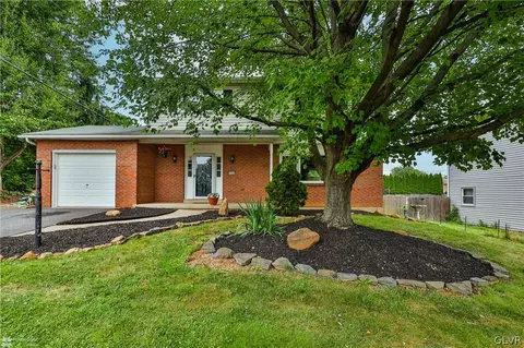 1123 Westbury Dr, Bethlehem, PA 18017